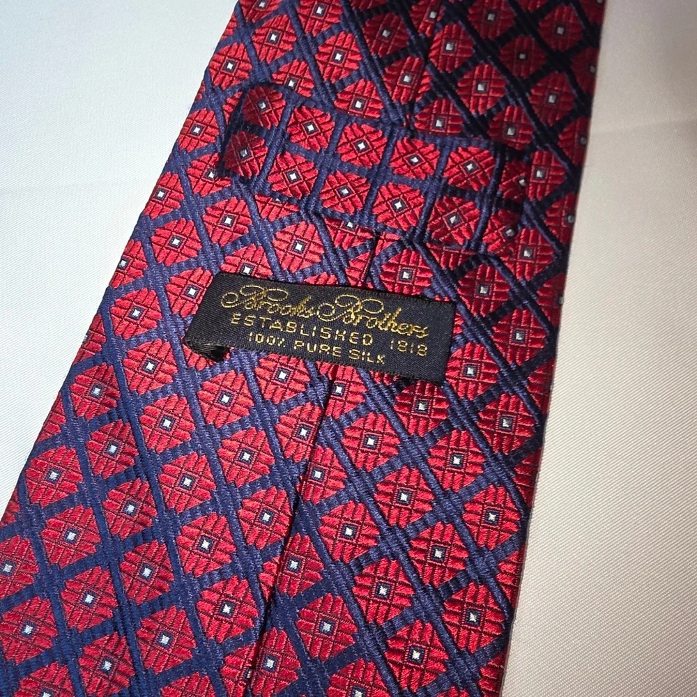 Brooks‎ Brothers Mens Red Navy Blue Geometric Diamond Silk Necktie Made in Italy